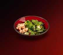 Зеленый салат с авокадо и креветками