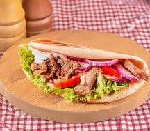 Шаурма в хлебе с курицей