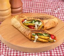 Вегетарианская шаурма в сырном лаваше с картофелем фри