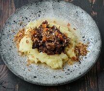 Говяжьи щечки с картофельным пюре