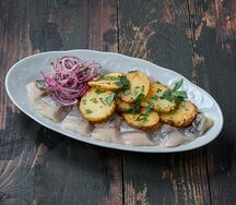 Селедочка с запеченным картофелем