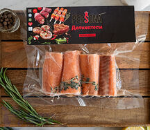 Рулетики из семги с королевской креветкой