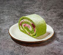 Малиново-фисташковый рулет