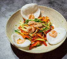 Салат с манго и креветками