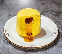 Пирожное Манго-маракуйя