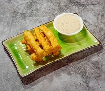 Тофу в кляре с ореховым соусом