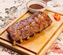 Свиные ребра, жаренные и глазированные медом 