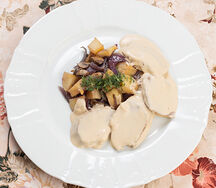 Язык телячий под соусом Вин Блан с картофелем