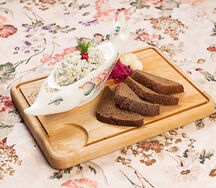 Паштет из подкопченной щуки с бородинскими тостами