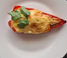 Перец фаршированный под сырной шапкой 