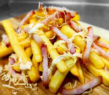 Картофель фри с беконом