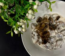 Печень куриная с грибами в сливочном соусе