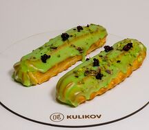 Пирожное Эклер фисташковый