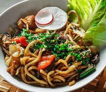 Перечный удон с курицей