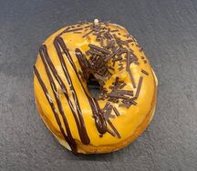 Пончик с апельсиновым джемом