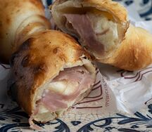 Хачапури на мангале с рачинской ветчиной