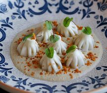 Хинкалиоли из петуха в ореховом соусе