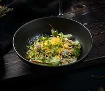 Паста с цыпленком, грибами и сыром чеддер