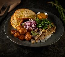 Сельдь с молодым картофелем