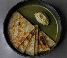 Роти на Робате с хумусом