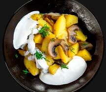 Картофель с грибами и сметаной