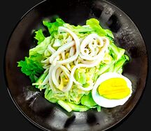 Салат с кальмаром