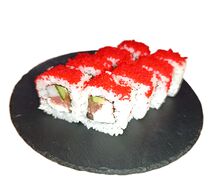 Ролл с крабом и лососем