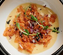 Тартар из лосося с кремом из юдзу