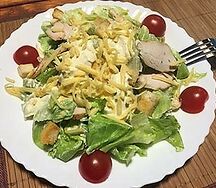 Салат Цезарь с курицей