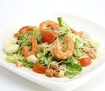 Салат Цезарь с креветками