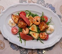 Салат с креветками и авокадо