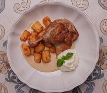 Утиная ножка с ньокками и муссом пармезан