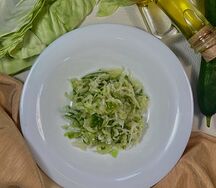 Салат из свежей капусты с огурцом