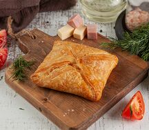 Слойка с ветчиной и сыром