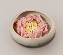 Греча с мортаделлой и сыром бри