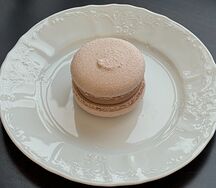 Макарон Шоколад-карамель