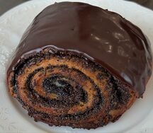 Булка с маком и шоколадом