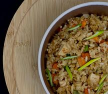 Чесночный рис с курицей