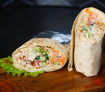 Шаурма с мангала сырная с картошкой фри в пшеничном лаваше