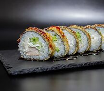 Жареный ролл с курицей