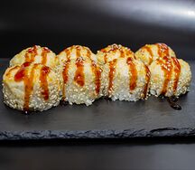 Запечённые роллы с лососем