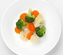 Брокколи с цветной капустой и морковью