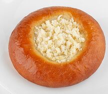 Ватрушка с творожной начинкой