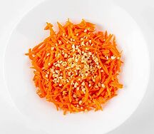 Морковь по-корейски с арахисом