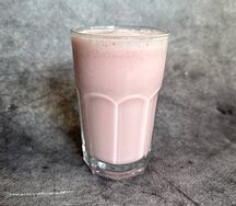 Клубничный молочный коктейль 