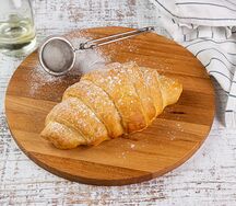 Круассан с вареной сгущенкой