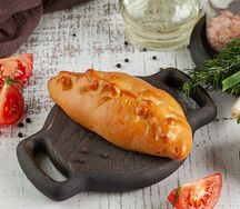 Пирожок с зеленым луком и яйцом