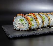 Жареный ролл с курицей