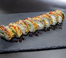 Жареный ролл с  крабом 