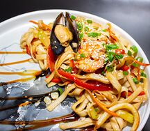 Удон с морепродуктами 
